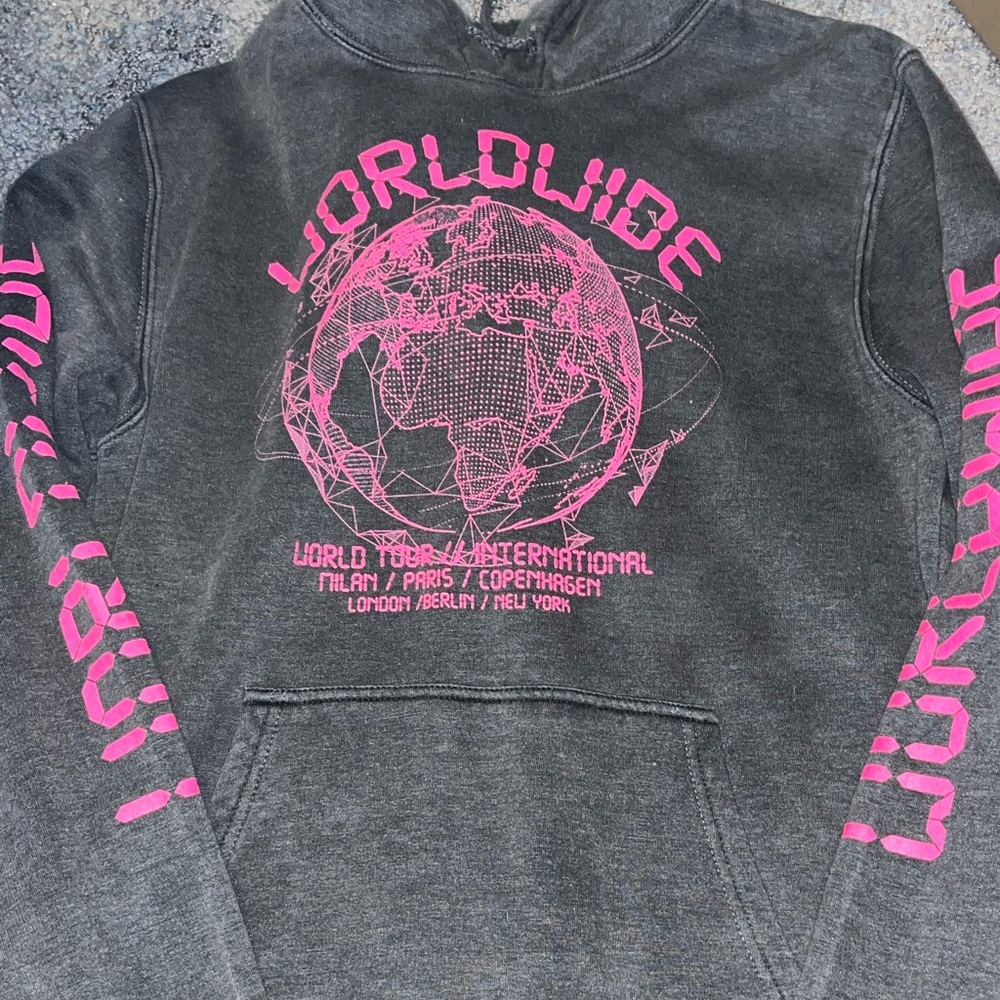 worldwide pretty little thing